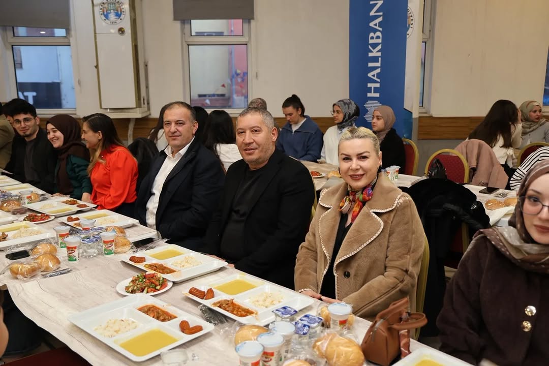 Dinar’da İftar ve “Firavunla Yüz Yüze” Gösterisine Yoğun Katılım